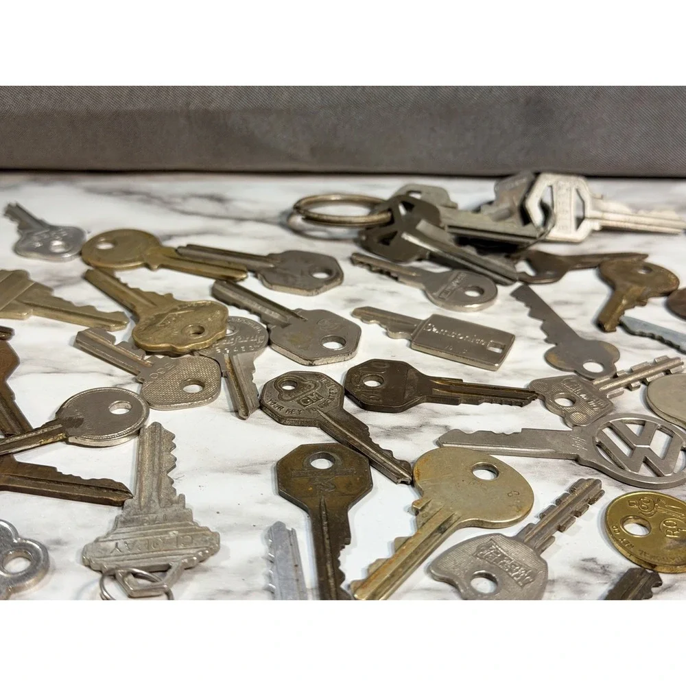 VTG KEYS 113 OVER 1LB~ GM, HOUSE, MASTER, VW, SAMSONITE, CHICAGO LOCK ETC (2593)